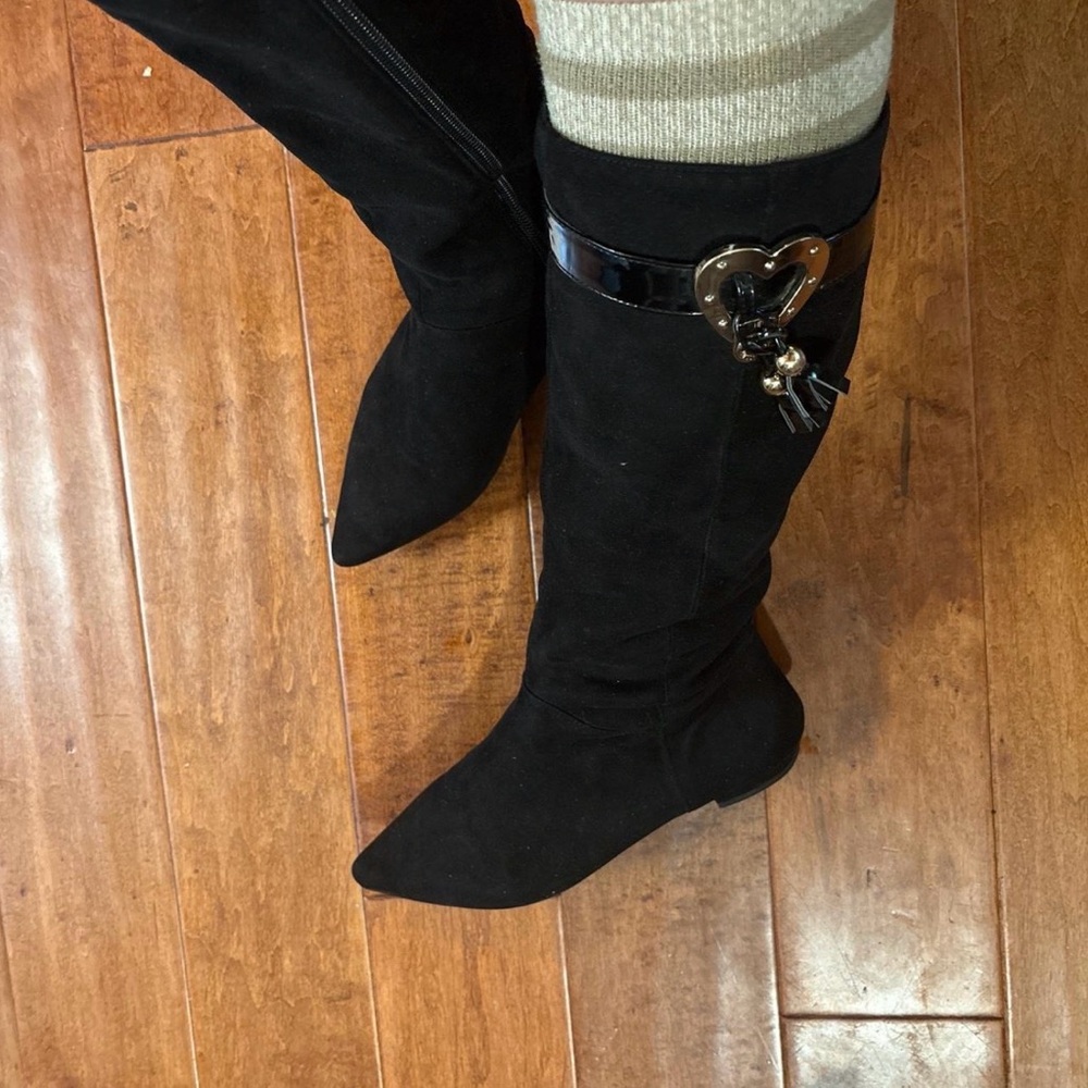 Elegant Love Moschino Pointed Toe Boots